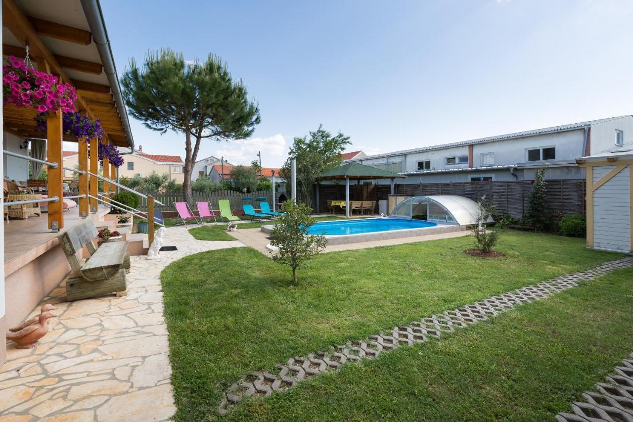 Apartment Twisting By The Private Pool Zadar Exterior photo