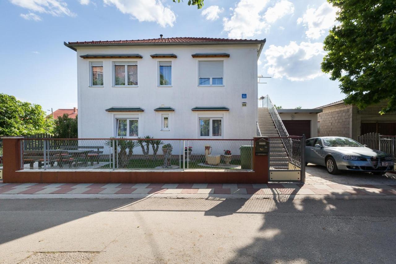 Apartment Twisting By The Private Pool Zadar Exterior photo